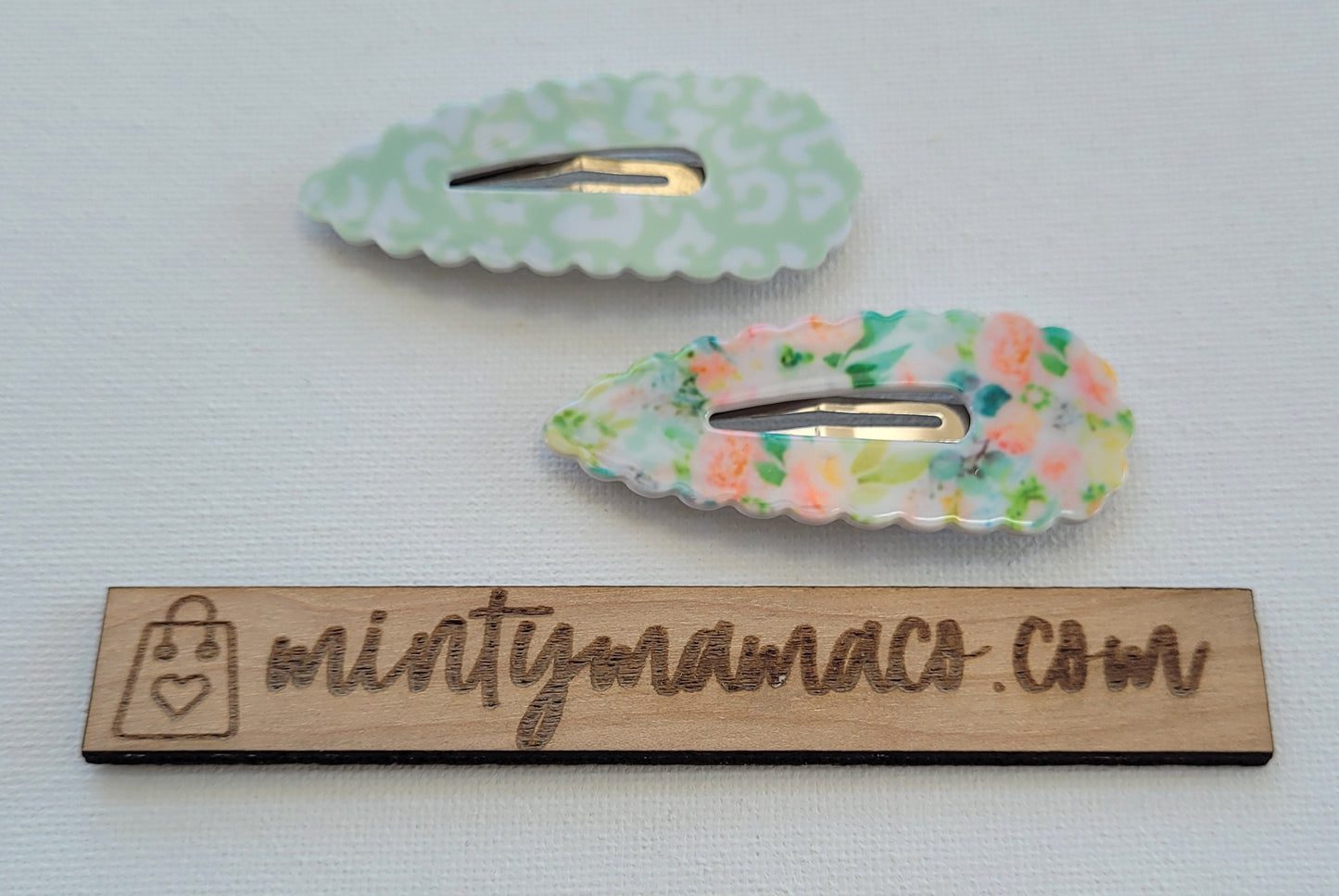 RTS:: Scalloped Acrylic Patterned Clips